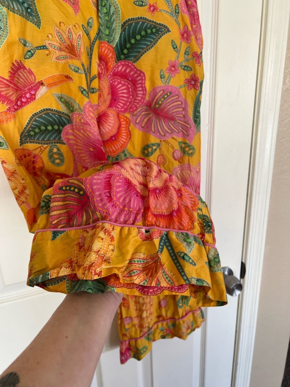 FARM Rio Macaw Bloom Tropical Print Pants Wide Leg Ruffle Hem Yellow Size M - Picture 9 of 13